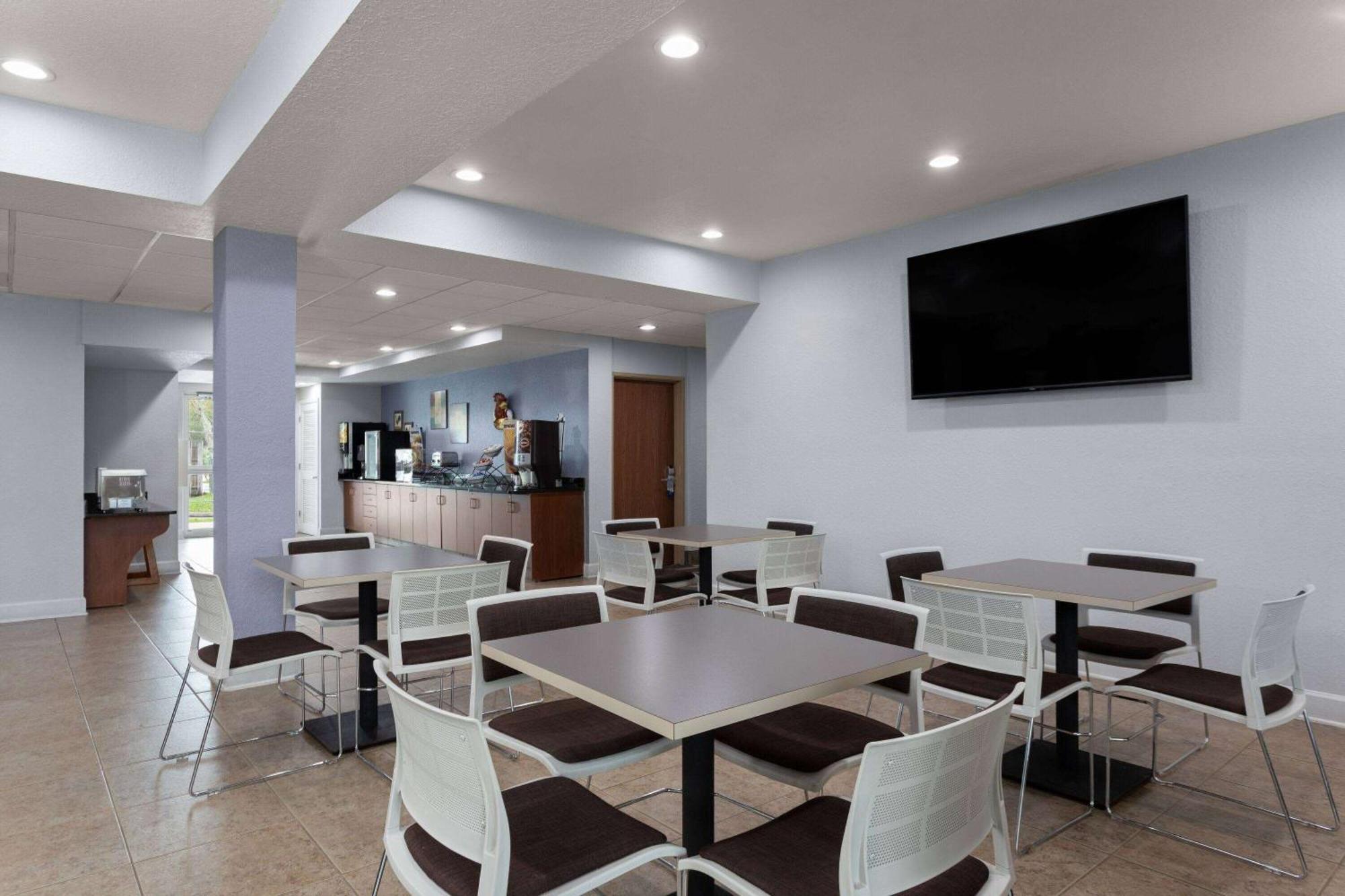 Microtel Inn And Suites - Zephyrhills Ngoại thất bức ảnh