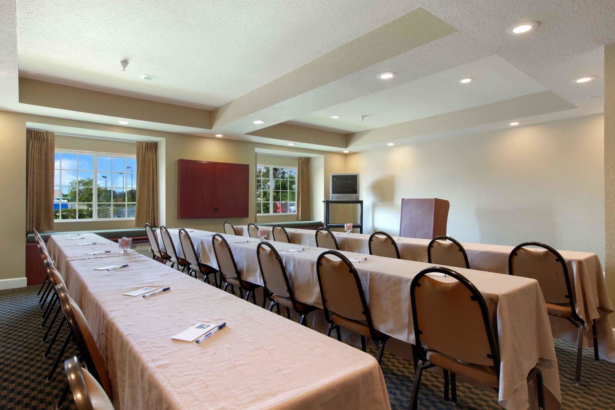 Microtel Inn And Suites - Zephyrhills Ngoại thất bức ảnh